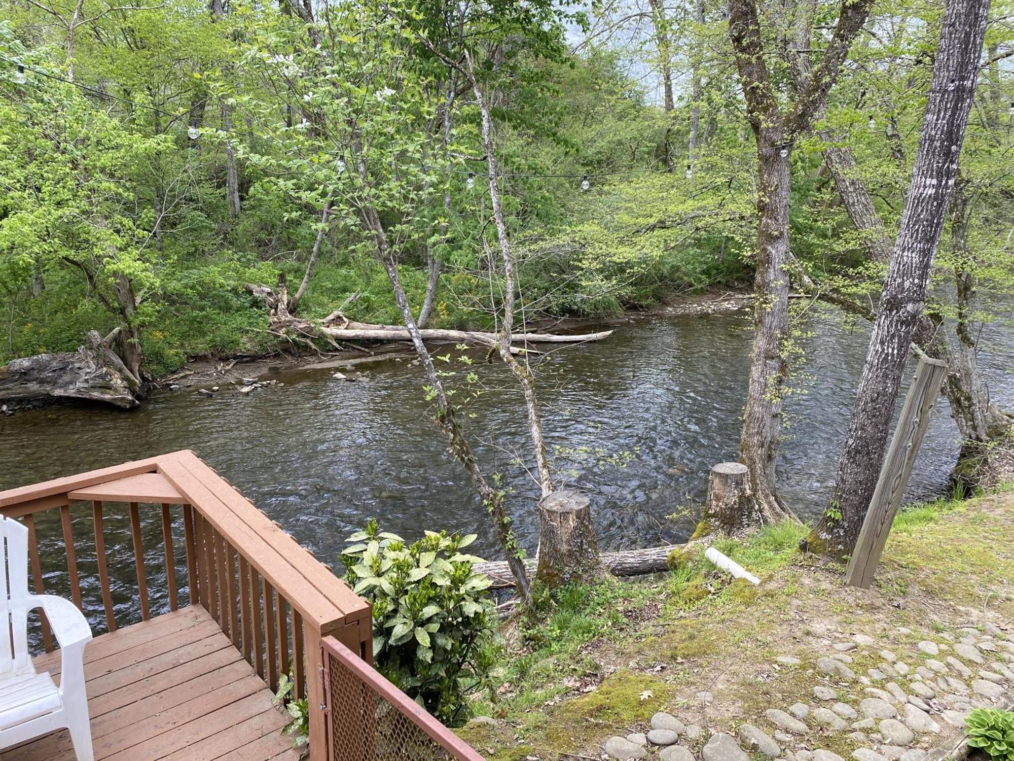 Gray'S Place On Cosby Creek - 2 Bedrooms, 2 Baths, Sleeps 6 Home Bagian luar foto